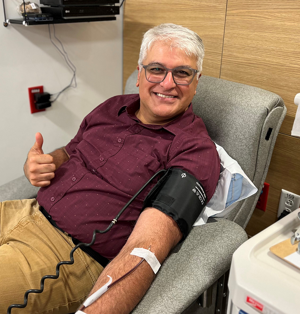 volunteer donates blood