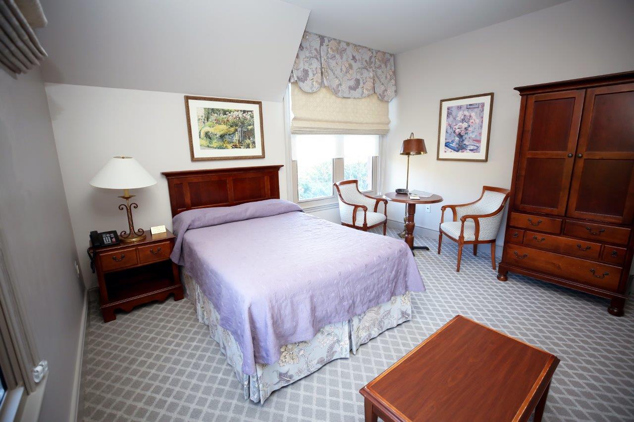 a guest room at the Safra Family Lodge